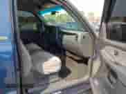 2002 Chevrolet Silverado 1500 LS z VIN 1GCEK14T42Z307678, wystawiony jako IAAI lot #43248833 z przebiegiem 210 671 mil mil oraz . Historia ofert i sprzedaży dostępna na DreamBid. Obrazek 5.