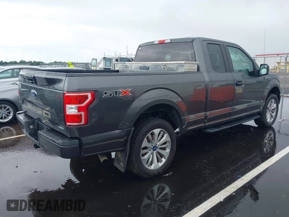 ✅ 2018 Ford F-150 XL • VIN: 1FTEX1EP1JFC12353 • Lot: 42968566. Wystawiony na IAAI z przebiegiem 123 175 mil. Bezpłatny archiwum sprzedaży aukcyjnych z USA i szczegółowy raport historii pojazdu na DreamBid. Zdjęcie 4.