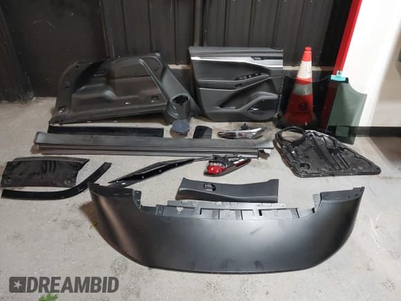 ✅ 2025 Jeep Wagoneer S Limited • VIN: 3C4RJNCK1ST572683 • Lot: 43396783. Listed on IAAI with 2,634 mi. Free auction sales archive from the USA and detailed vehicle history report at DreamBid. Image 12.