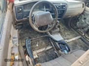 ✅ 1998 Toyota Tacoma • VIN: 4TAVL52N9WZ018435 • Lot: 94808945. Wystawiony na Copart z przebiegiem Nie podano. Bezpłatny archiwum sprzedaży aukcyjnych z USA i szczegółowy raport historii pojazdu na DreamBid. Zdjęcie 8.