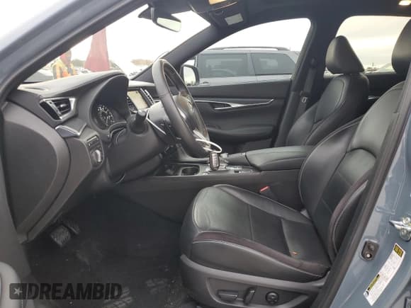 ✅ 2023 Infiniti QX50 Sport • VIN: 3PCAJ5FA6PF115972 • Lot: 84494994. Wystawiony na Copart z przebiegiem 27 121 mil. Bezpłatny archiwum sprzedaży aukcyjnych z USA i szczegółowy raport historii pojazdu na DreamBid. Zdjęcie 7.
