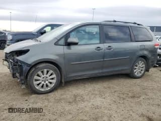 ✅ 2012 Toyota Sienna LE • VIN: 5TDJK3DC7CS039741 • Lot: 91675575. Listed on Copart with 215,437 mi. Free auction sales archive from the USA and detailed vehicle history report at DreamBid. Image 1.