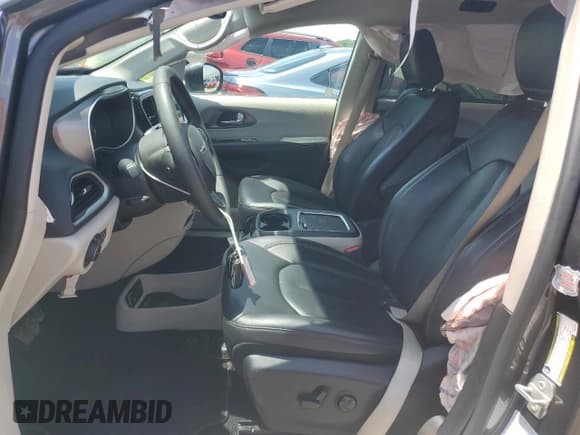 ✅ 2023 Chrysler Pacifica Touring L • VIN: 2C4RC1BGXPR612723 • Лот: 63251905. Опубликован ранее на Copart с пробегом 48 221 миль. Бесплатный доступ к архиву аукционных продаж из США и подробный отчёт об истории автомобиля на DreamBid. Изображение 7.