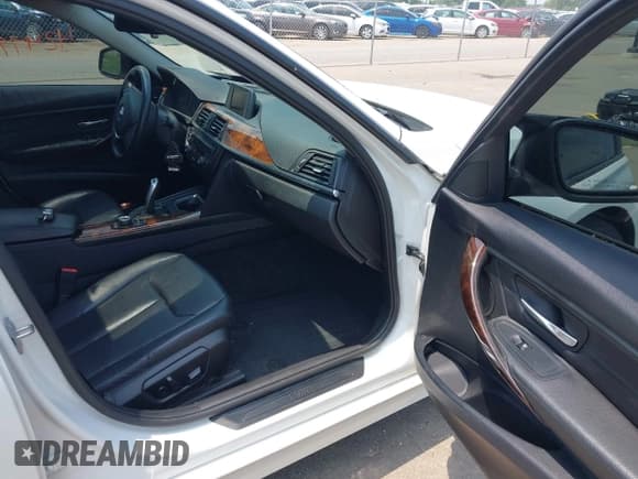 ✅ 2014 BMW 3 Series 328i xDrive • VIN: WBA3B3G58ENR83415 • Lot: 42479990. Listed on IAAI with 143,622 mi. Free auction sales archive from the USA and detailed vehicle history report at DreamBid. Image 5.