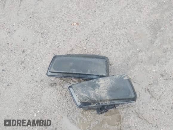 2004 Chevrolet Silverado 1500 z VIN 1GCEC14X44Z279609, wystawiony jako IAAI lot #42323393 z przebiegiem 197 341 mil mil oraz . Historia ofert i sprzedaży dostępna na DreamBid. Obrazek 11.