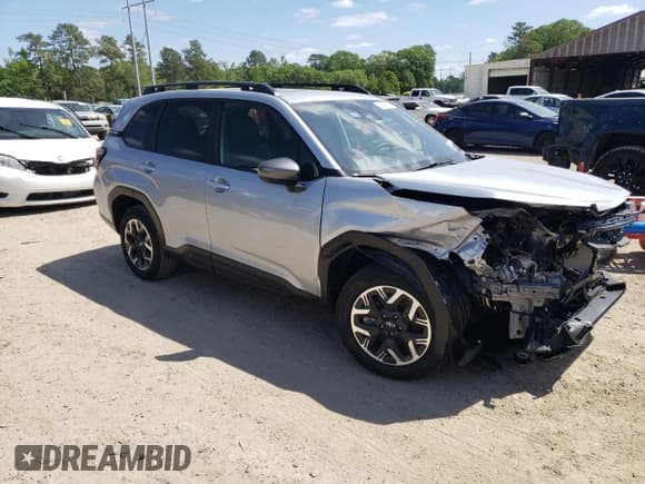 ✅ 2025 Subaru Forester Premium • VIN: JF2SLDBC6SH451339 • Lot: 52978725. Listed on Copart with 2,378 mi. Free auction sales archive from the USA and detailed vehicle history report at DreamBid. Image 4.