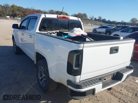 ✅ 2017 GMC Canyon 4WD SLE • VIN: 1GTP6CE17H1301807 • Lot: 43598407. Wystawiony na IAAI z przebiegiem 70 889 mil. Bezpłatny archiwum sprzedaży aukcyjnych z USA i szczegółowy raport historii pojazdu na DreamBid. Zdjęcie 3.