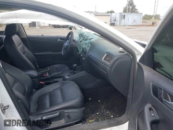 ✅ 2014 Volkswagen Jetta SE • VIN: 3VWD17AJ1EM314028 • Lot: 42591957. Listed on IAAI with 123,424 mi. Free auction sales archive from the USA and detailed vehicle history report at DreamBid. Image 5.