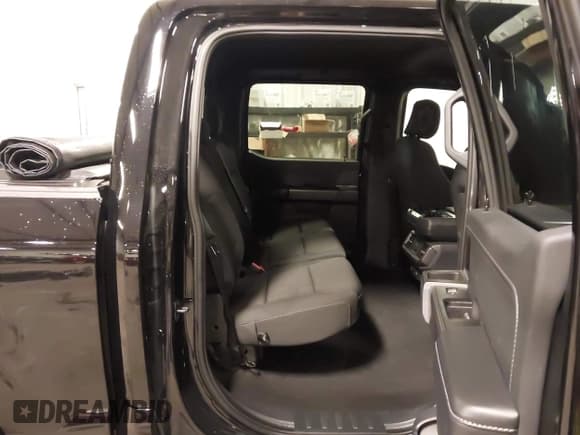 ✅ 2024 Ford F-150 XLT • VIN: 1FTEW3LP6RFC22454 • Lot: 43657512. Wystawiony na IAAI z przebiegiem 6 214 mil. Bezpłatny archiwum sprzedaży aukcyjnych z USA i szczegółowy raport historii pojazdu na DreamBid. Zdjęcie 8.