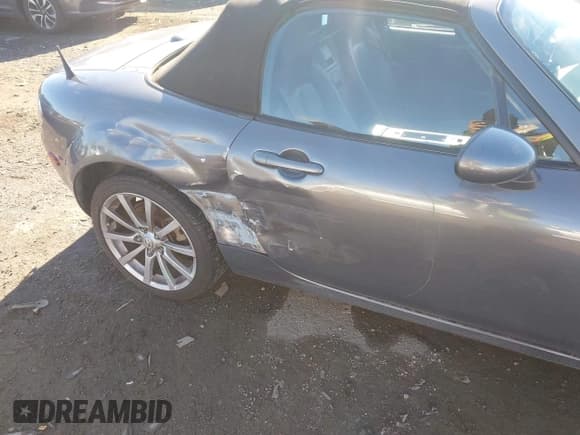 ✅ 2006 Mazda MX-5 Miata Grand Touring • VIN: JM1NC25FX60122377 • Lot: 43743114. Wystawiony na IAAI z przebiegiem 144 588 mil. Bezpłatny archiwum sprzedaży aukcyjnych z USA i szczegółowy raport historii pojazdu na DreamBid. Zdjęcie 6.