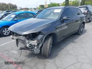 ✅ 2020 Mercedes-Benz GLC 300 • VIN: W1N0G8DBXLF828539 • Лот: 42433071. Опубликован ранее на IAAI с пробегом 33 595 миль. Бесплатный доступ к архиву аукционных продаж из США и подробный отчёт об истории автомобиля на DreamBid. Изображение 2.