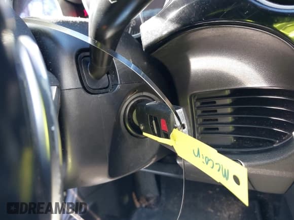 ✅ 2006 Mazda MX-5 Miata Grand Touring • VIN: JM1NC25FX60117258 • Lot: 41586536. Wystawiony na IAAI z przebiegiem 183 676 mil. Bezpłatny archiwum sprzedaży aukcyjnych z USA i szczegółowy raport historii pojazdu na DreamBid. Zdjęcie 11.