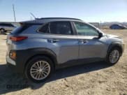 ✅ 2018 Hyundai Kona SEL • VIN: KM8K6CAA9JU127545 • Лот: 48234553. Опубликован ранее на Copart с пробегом 43 537 миль. Бесплатный доступ к архиву аукционных продаж из США и подробный отчёт об истории автомобиля на DreamBid. Изображение 3.