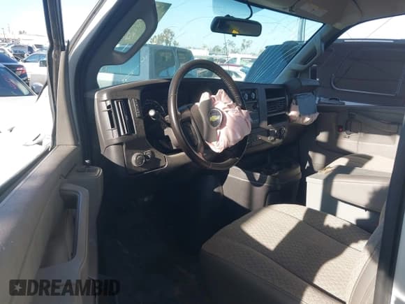 ✅ 2020 Chevrolet Express Cargo • VIN: 1GCWGAFP0L1242088 • Лот: 42145895. Опубликован ранее на IAAI с пробегом Не указан. Бесплатный доступ к архиву аукционных продаж из США и подробный отчёт об истории автомобиля на DreamBid. Изображение 5.