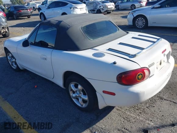 ✅ 1999 Mazda MX-5 Miata • VIN: JM1NB3530X0117866 • Lot: 43922524. Wystawiony na IAAI z przebiegiem 118 713 mil. Bezpłatny archiwum sprzedaży aukcyjnych z USA i szczegółowy raport historii pojazdu na DreamBid. Zdjęcie 3.