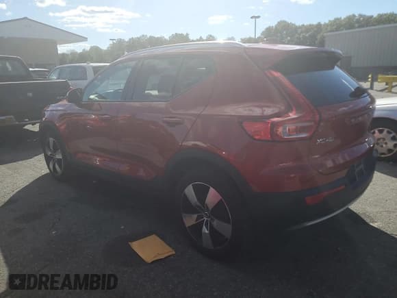 ✅ 2019 Volvo XC40 Momentum • VIN: YV4162UK1K2074820 • Lot: 84550215. Listed on Copart with 35,793 mi. Free auction sales archive from the USA and detailed vehicle history report at DreamBid. Image 2.