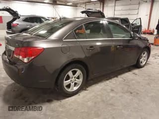 ✅ 2015 Chevrolet Cruze LT • VIN: 1G1PC5SB2F7221576 • Lot: 43392572. Wystawiony na IAAI z przebiegiem 57 665 mil. Bezpłatny archiwum sprzedaży aukcyjnych z USA i szczegółowy raport historii pojazdu na DreamBid. Zdjęcie 4.
