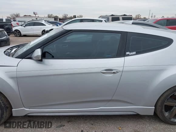 ✅ 2016 Hyundai Veloster Turbo Rally Edition • VIN: KMHTC6AE3GU285518 • Лот: 41311859. Опубликован ранее на IAAI с пробегом 182 569 миль. Бесплатный доступ к архиву аукционных продаж из США и подробный отчёт об истории автомобиля на DreamBid. Изображение 14.