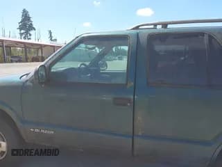 ✅ 1996 Chevrolet Blazer • VIN: 1GNDT13W3T2173073 • Lot: 42666908. Wystawiony na IAAI z przebiegiem 228 351 mil. Bezpłatny archiwum sprzedaży aukcyjnych z USA i szczegółowy raport historii pojazdu na DreamBid. Zdjęcie 6.