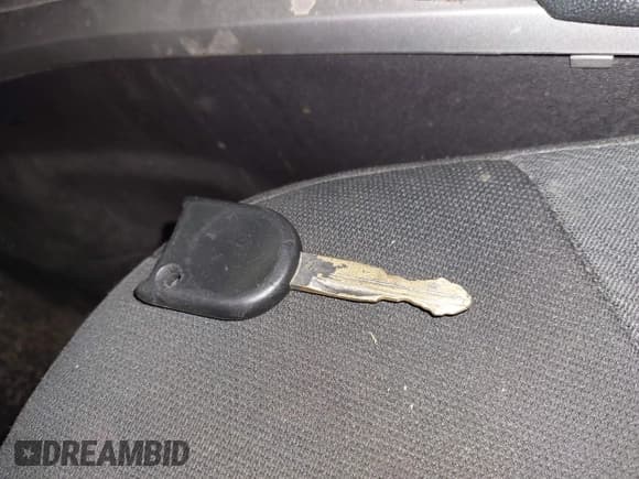 ✅ 2008 Ford Focus SE • VIN: 1FAHP33N58W146139 • Lot: 43760503. Wystawiony na IAAI z przebiegiem 191 727 mil. Bezpłatny archiwum sprzedaży aukcyjnych z USA i szczegółowy raport historii pojazdu na DreamBid. Zdjęcie 11.