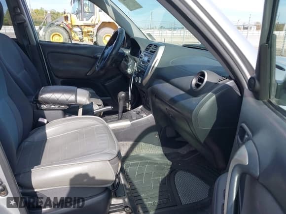 ✅ 2004 Toyota RAV4 • VIN: JTEGD20V540021356 • Lot: 43810903. Listed on IAAI with 315,366 mi. Free auction sales archive from the USA and detailed vehicle history report at DreamBid. Image 5.