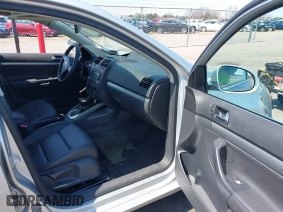 ✅ 2006 Volkswagen Jetta 2.5L • VIN: 3VWSG71K06M666629 • Лот: 42103342. Опубликован ранее на IAAI с пробегом 183 506 миль. Бесплатный доступ к архиву аукционных продаж из США и подробный отчёт об истории автомобиля на DreamBid. Изображение 5.