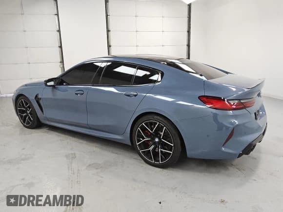 ✅ 2022 BMW M8 Competition • VIN: WBSGV0C09NCH48923 • Lot: 57902905. Wystawiony na Copart z przebiegiem 28 881 mil. Bezpłatny archiwum sprzedaży aukcyjnych z USA i szczegółowy raport historii pojazdu na DreamBid. Zdjęcie 2.