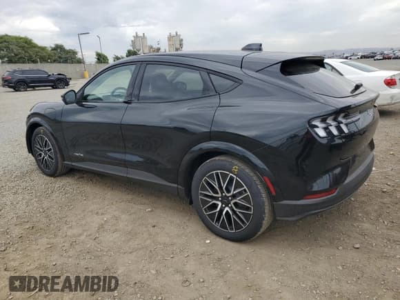 ✅ 2025 Ford Mustang Mach-E Premium • VIN: 3FMTK3SU3SMA23227 • Lot: 85882595. Wystawiony na Copart z przebiegiem 2 102 mil. Bezpłatny archiwum sprzedaży aukcyjnych z USA i szczegółowy raport historii pojazdu na DreamBid. Zdjęcie 2.