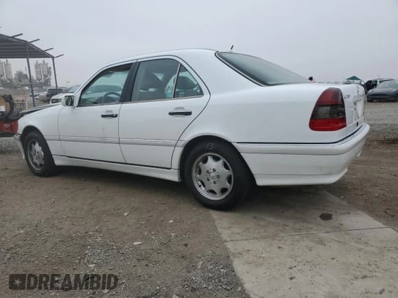 ✅ 2000 Mercedes-Benz C 230 Kompressor • VIN: WDBHA24G1YF946926 • Lot: 70884494. Wystawiony na Copart z przebiegiem 115 791 mil. Bezpłatny archiwum sprzedaży aukcyjnych z USA i szczegółowy raport historii pojazdu na DreamBid. Zdjęcie 2.