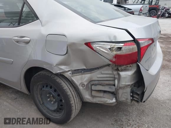 ✅ 2015 Toyota Corolla LE • VIN: 5YFBURHE0FP322640 • Lot: 43143754. Listed on IAAI with 228,843 mi. Free auction sales archive from the USA and detailed vehicle history report at DreamBid. Image 6.