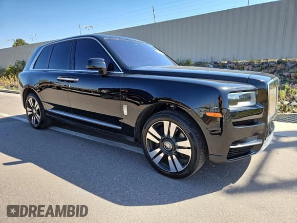 ✅ 2022 Rolls-Royce Cullinan • VIN: IDCO004308ZZ • Lot: 64985434. Wystawiony na Copart z przebiegiem 23 414 mil. Bezpłatny archiwum sprzedaży aukcyjnych z USA i szczegółowy raport historii pojazdu na DreamBid. Zdjęcie 4.