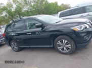 ✅ 2017 Nissan Pathfinder SL • VIN: 5N1DR2MM5HC607078 • Lot: 42188971. Wystawiony na IAAI z przebiegiem 142 753 mil. Bezpłatny archiwum sprzedaży aukcyjnych z USA i szczegółowy raport historii pojazdu na DreamBid. Zdjęcie 13.