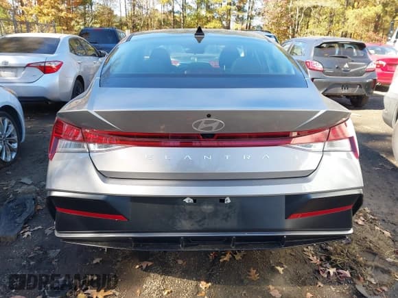 ✅ 2025 Hyundai Elantra SEL Convenience • VIN: KMHLS4DG5SU974232 • Lot: 43648827. Listed on IAAI with 13,076 mi. Free auction sales archive from the USA and detailed vehicle history report at DreamBid. Image 16.