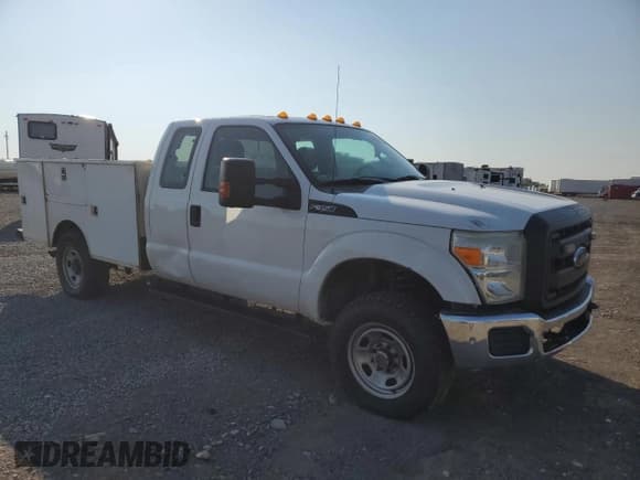✅ 2015 Ford F-350 • VIN: 1FD8X3F6XFEC34388 • Lot: 66706185. Listed on Copart with 223,317 mi. Free auction sales archive from the USA and detailed vehicle history report at DreamBid. Image 4.
