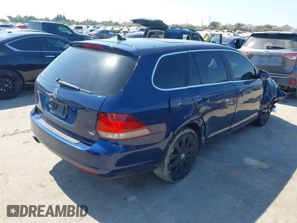 ✅ 2014 Volkswagen Jetta TDI w/Sunroof • VIN: 3VWPL7AJ6EM616017 • Lot: 43451324. Listed on IAAI with 94,028 mi. Free auction sales archive from the USA and detailed vehicle history report at DreamBid. Image 4.