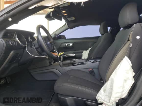 2023 Ford Mustang EcoBoost z VIN 1FA6P8TH0P5106814, wystawiony jako Copart lot #59118305 z przebiegiem 60 114 mil mil oraz Szkoda całkowita • Salvage title. Historia ofert i sprzedaży dostępna na DreamBid. Obrazek 7.