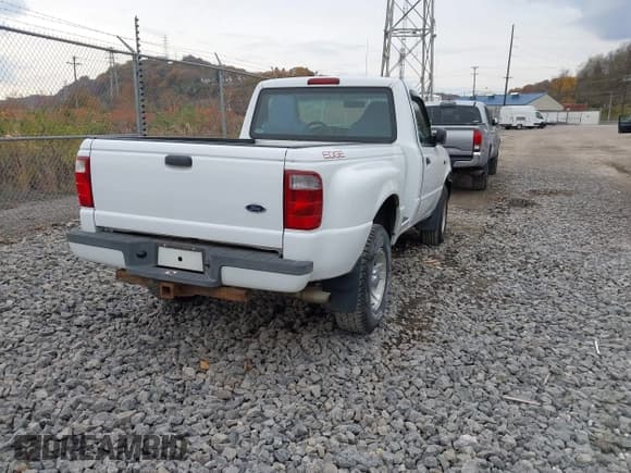 ✅ 2004 Ford Ranger XL • VIN: 1FTYR10U04PB54027 • Lot: 43657528. Wystawiony na IAAI z przebiegiem 98 000 mil. Bezpłatny archiwum sprzedaży aukcyjnych z USA i szczegółowy raport historii pojazdu na DreamBid. Zdjęcie 4.