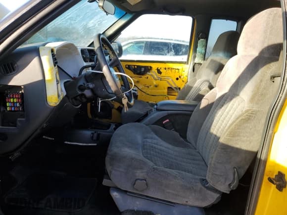 ✅ 2002 Chevrolet S-10 LS • VIN: 1GCCT19W928252013 • Лот: 84976224. Опубликован ранее на Copart с пробегом 144 112 миль. Бесплатный доступ к архиву аукционных продаж из США и подробный отчёт об истории автомобиля на DreamBid. Изображение 7.