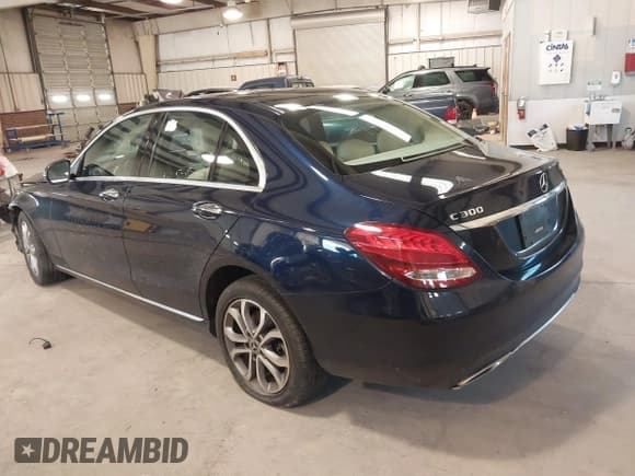 ✅ 2018 Mercedes-Benz C 300 • VIN: WDDWF4KB5JR418913 • Lot: 41405627. Wystawiony na IAAI z przebiegiem 117 779 mil. Bezpłatny archiwum sprzedaży aukcyjnych z USA i szczegółowy raport historii pojazdu na DreamBid. Zdjęcie 3.