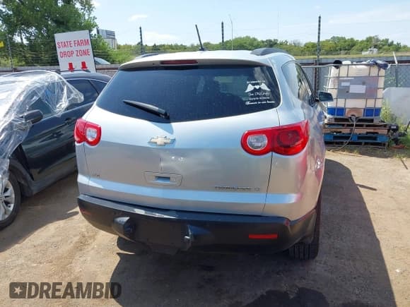 ✅ 2011 Chevrolet Traverse 1LT • VIN: 1GNKVGED9BJ361701 • Lot: 42994765. Wystawiony na IAAI z przebiegiem 85 881 mil. Bezpłatny archiwum sprzedaży aukcyjnych z USA i szczegółowy raport historii pojazdu na DreamBid. Zdjęcie 16.