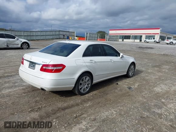 ✅ 2013 Mercedes-Benz E 350 Sport • VIN: WDDHF8JB3DA672088 • Lot: 43581128. Listed on IAAI with 138,824 mi. Free auction sales archive from the USA and detailed vehicle history report at DreamBid. Image 4.