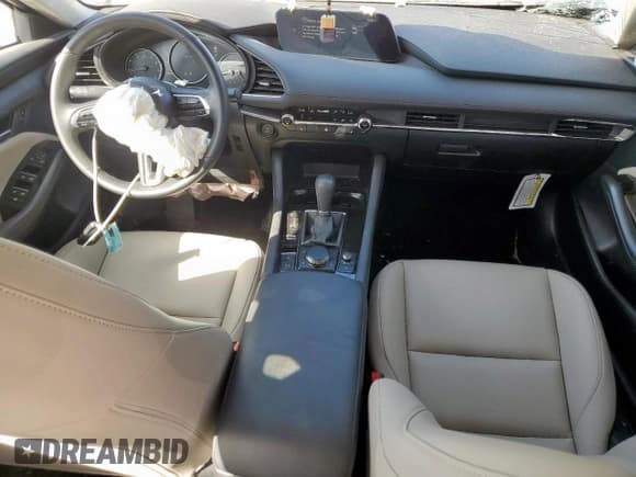 ✅ 2025 Mazda 3 S Preferred • VIN: 3MZBPACM1SM450195 • Lot: 67138405. Wystawiony na Copart z przebiegiem 10 368 mil. Bezpłatny archiwum sprzedaży aukcyjnych z USA i szczegółowy raport historii pojazdu na DreamBid. Zdjęcie 8.