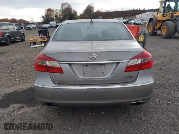 ✅ 2013 Hyundai Genesis 3.8L • VIN: KMHGC4DD9DU220452 • Lot: 43624385. Listed on IAAI with 139,738 mi. Free auction sales archive from the USA and detailed vehicle history report at DreamBid. Image 17.