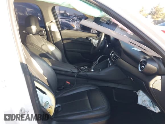 ✅ 2018 Alfa Romeo Giulia • VIN: ZARFAEBN8J7567133 • Lot: 43623720. Listed on IAAI with 70,448 mi. Free auction sales archive from the USA and detailed vehicle history report at DreamBid. Image 5.