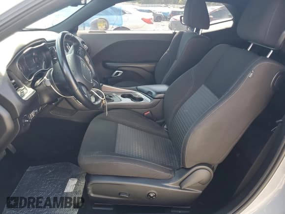 ✅ 2021 Dodge Challenger SXT • VIN: 2C3CDZAG3MH586667 • Lot: 64614374. Wystawiony na Copart z przebiegiem 53 545 mil. Bezpłatny archiwum sprzedaży aukcyjnych z USA i szczegółowy raport historii pojazdu na DreamBid. Zdjęcie 7.