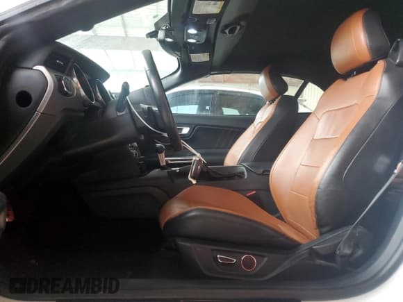 ✅ 2018 Ford Mustang EcoBoost Premium • VIN: 1FATP8UH5J5143091 • Lot: 86106365. Listed on Copart with 98,128 mi. Free auction sales archive from the USA and detailed vehicle history report at DreamBid. Image 7.