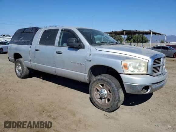 2007 Dodge 1500 SLT z VIN 3D7KS19D07G731926, wystawiony jako Copart lot #72220424 z przebiegiem 208 968 mil mil oraz Szkoda całkowita • Salvage title. Historia ofert i sprzedaży dostępna na DreamBid. Obrazek 4.