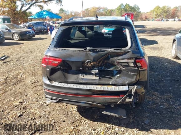 ✅ 2022 Volkswagen Tiguan SE R-Line Black • VIN: 3VV8B7AX7NM103620 • Lot: 43583788. Listed on IAAI with 35,952 mi. Free auction sales archive from the USA and detailed vehicle history report at DreamBid. Image 6.