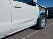 ✅ 2023 Nissan Frontier Pro-4X • VIN: 1N6ED1EK9PN666861 • Lot: 43510453. Wystawiony na IAAI z przebiegiem 7 670 mil. Bezpłatny archiwum sprzedaży aukcyjnych z USA i szczegółowy raport historii pojazdu na DreamBid. Zdjęcie 18.