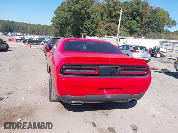 ✅ 2018 Dodge Challenger SXT Plus • VIN: 2C3CDZAG9JH314622 • Lot: 43451590. Wystawiony na IAAI z przebiegiem 152 538 mil. Bezpłatny archiwum sprzedaży aukcyjnych z USA i szczegółowy raport historii pojazdu na DreamBid. Zdjęcie 3.